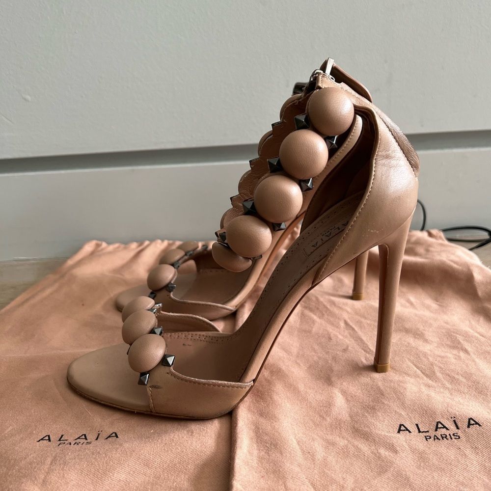 ALAIA BOMBE ANKLE-STRAP LEATHER SANDALS - Picture 4 of 9